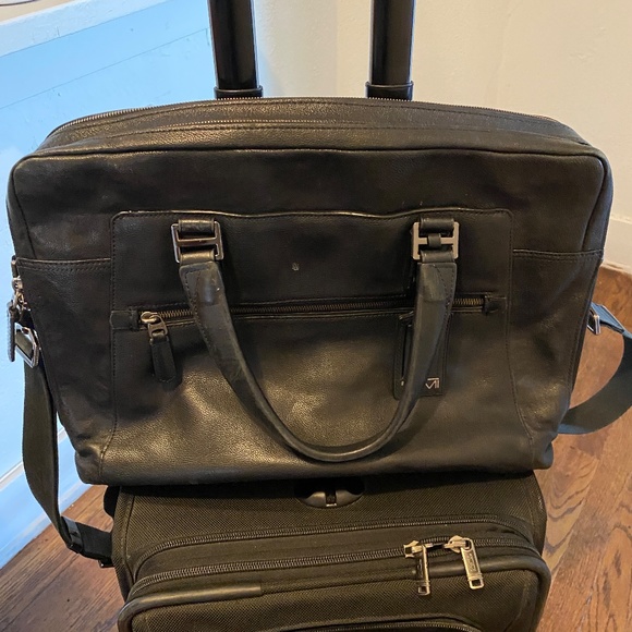 Tumi Beacon Hill Vernon Leather Brief - Picture 12 of 12